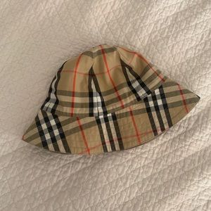 reversible Burberry bucket hat